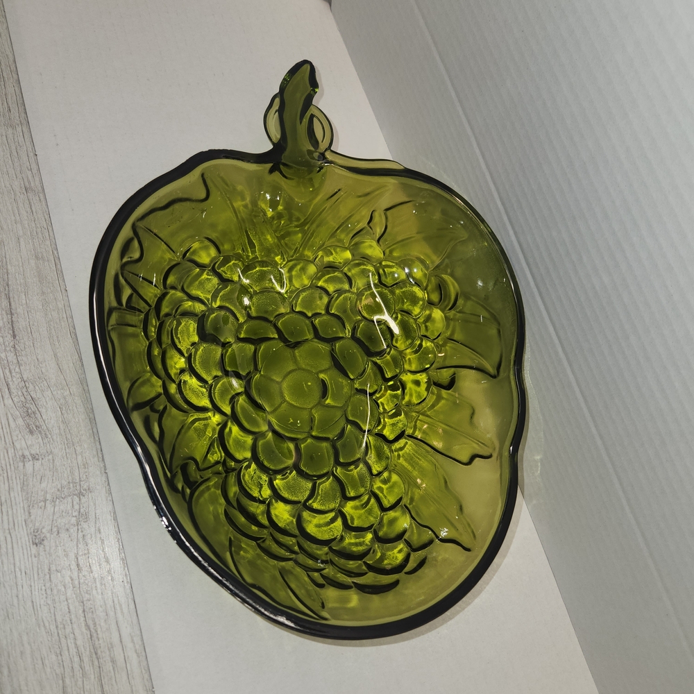 Vintage Indian Carnival Glass Green Grape Bowl